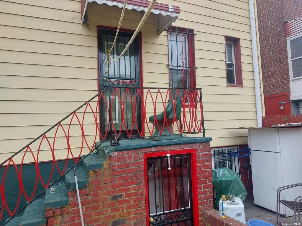 967 E 225th Street Bronx NY 10466