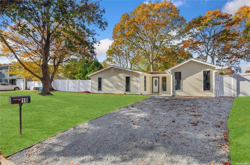 10 Helene Drive Shirley NY 11967