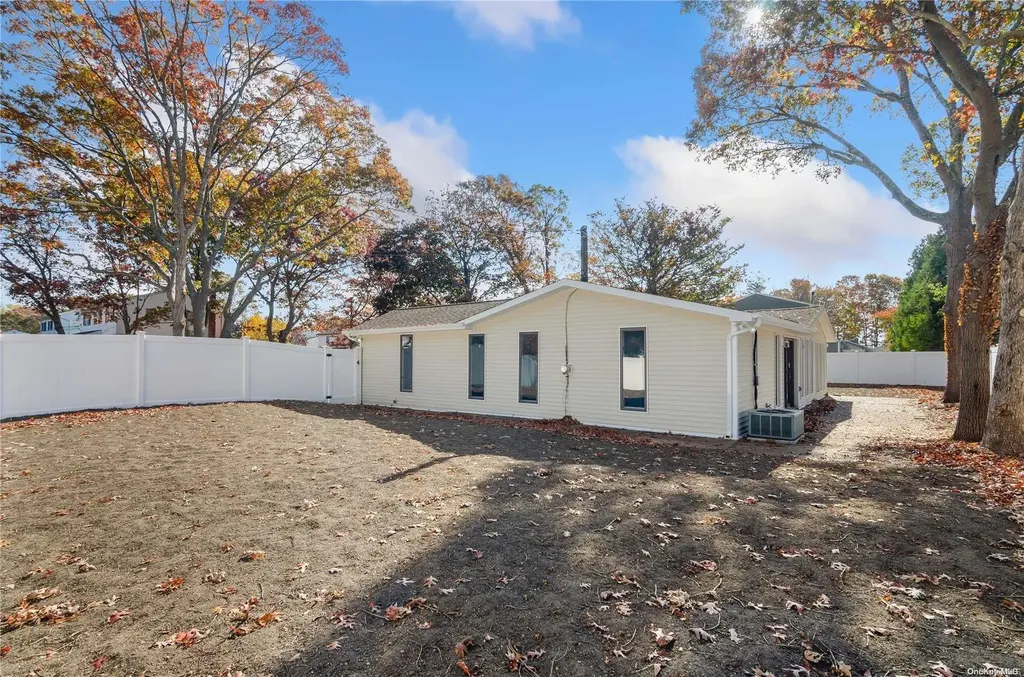 10 Helene Drive Shirley NY 11967