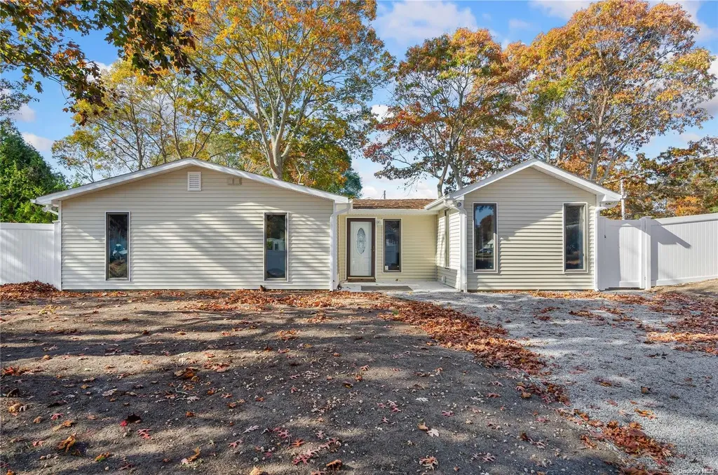 10 Helene Drive Shirley NY 11967