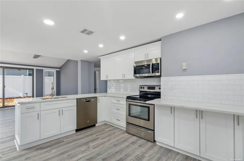 10 Helene Drive Shirley NY 11967