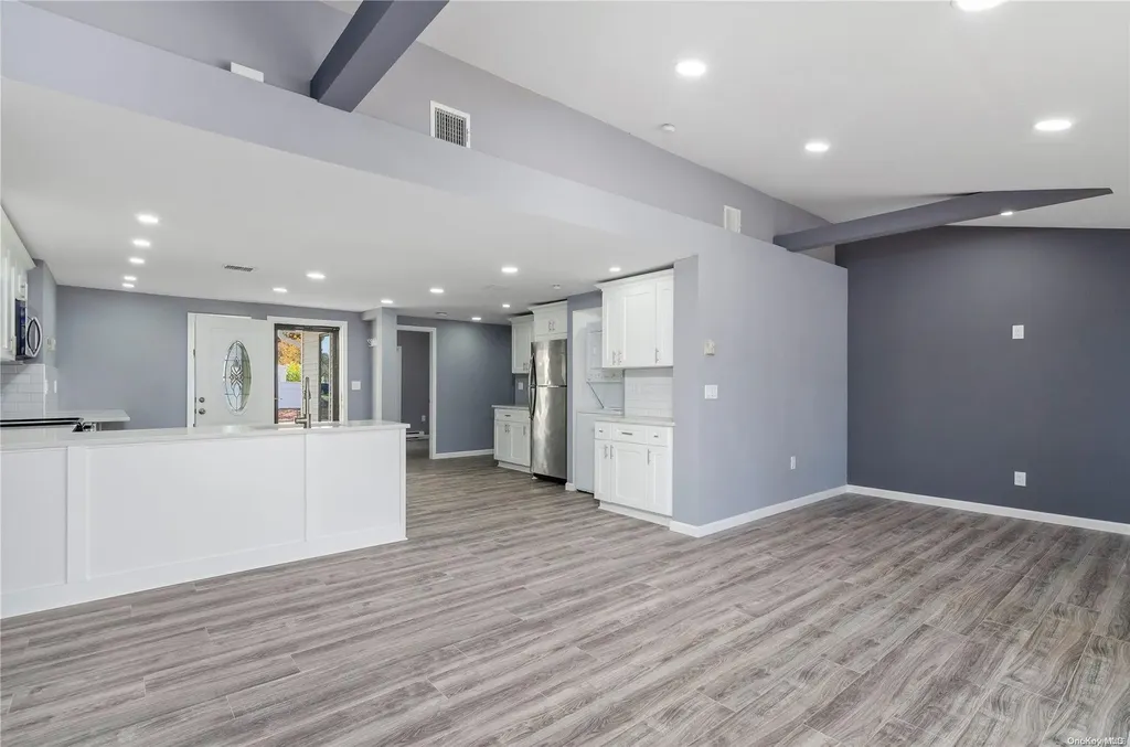 10 Helene Drive Shirley NY 11967