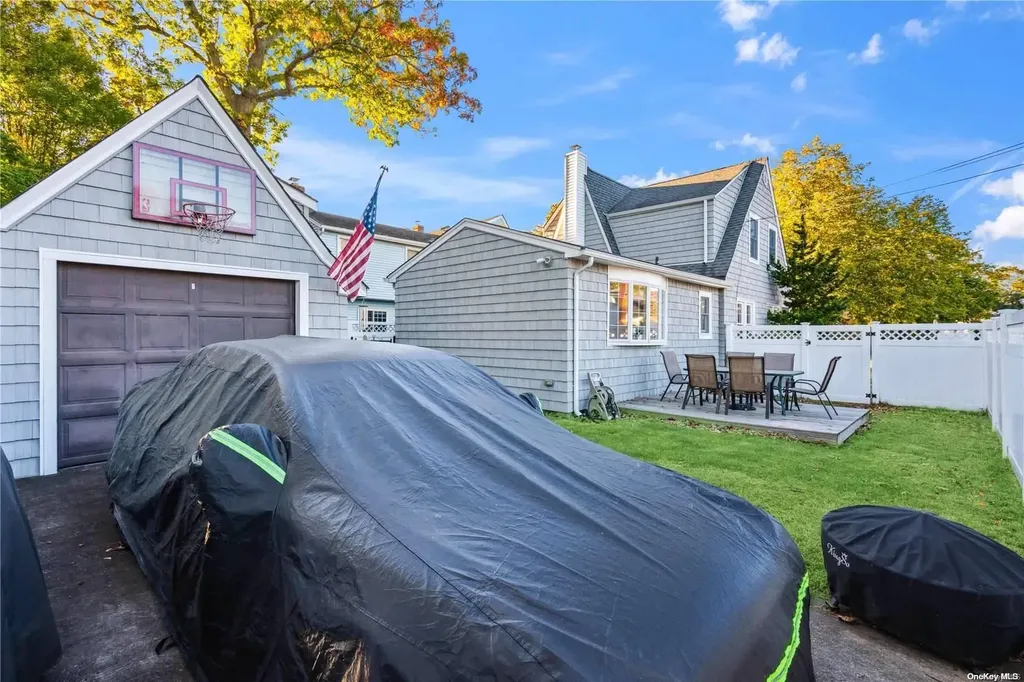 35 Brookside Avenue Merrick NY 11566