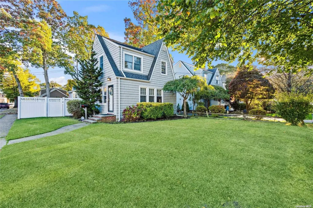 35 Brookside Avenue Merrick NY 11566