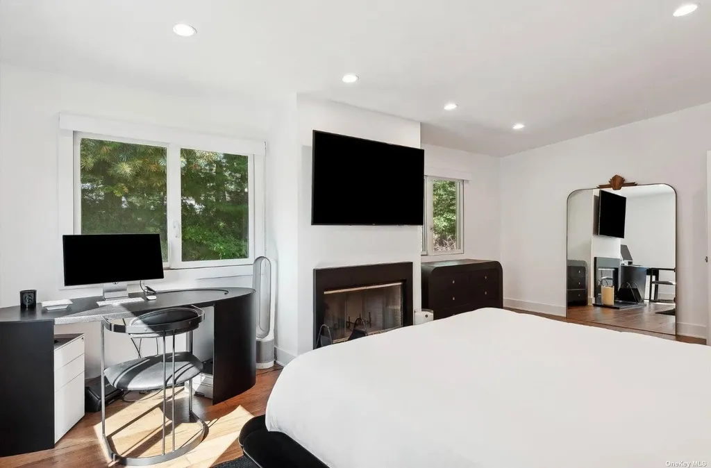 69 Three Mile Harbor Drive East Hampton NY 11937