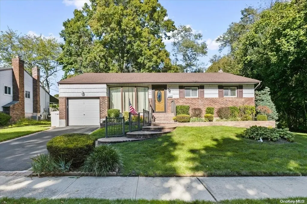 93 South Park Drive Old Bethpage NY 11804