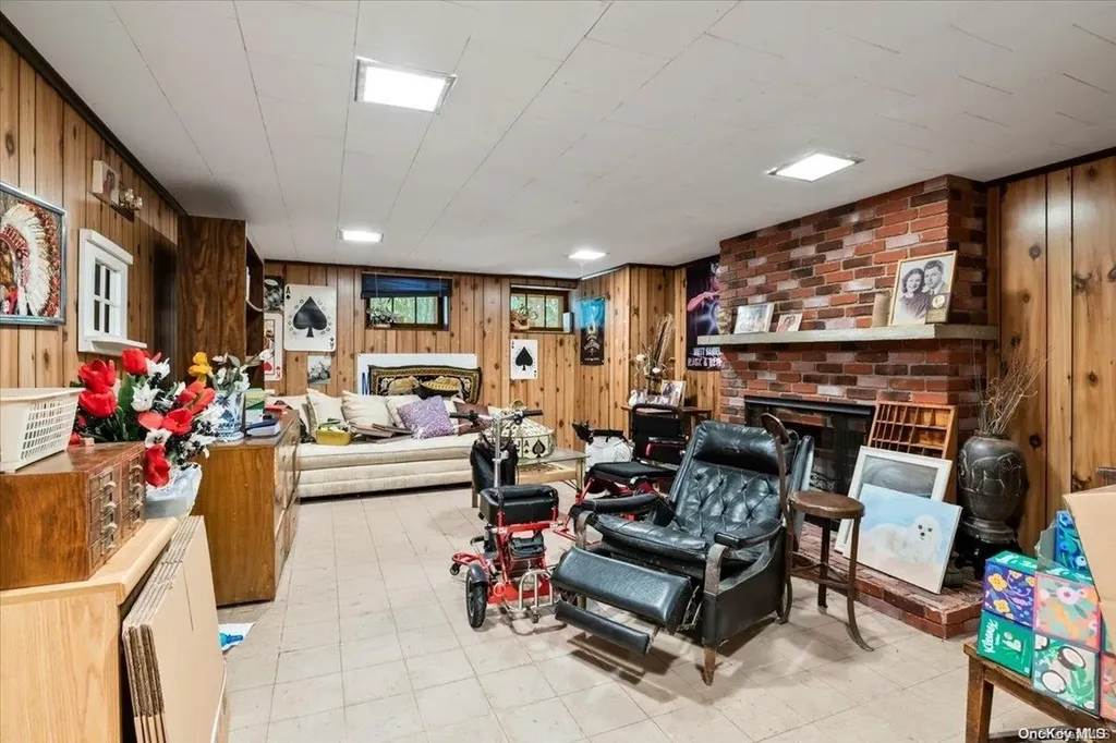 93 South Park Drive Old Bethpage NY 11804