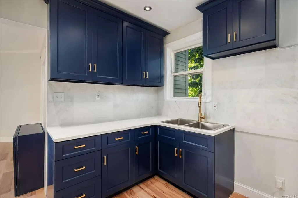 135 E Dean Street Freeport NY 11520