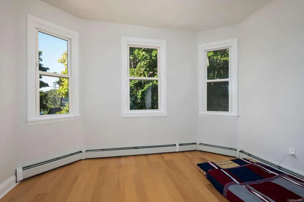 135 E Dean Street Freeport NY 11520