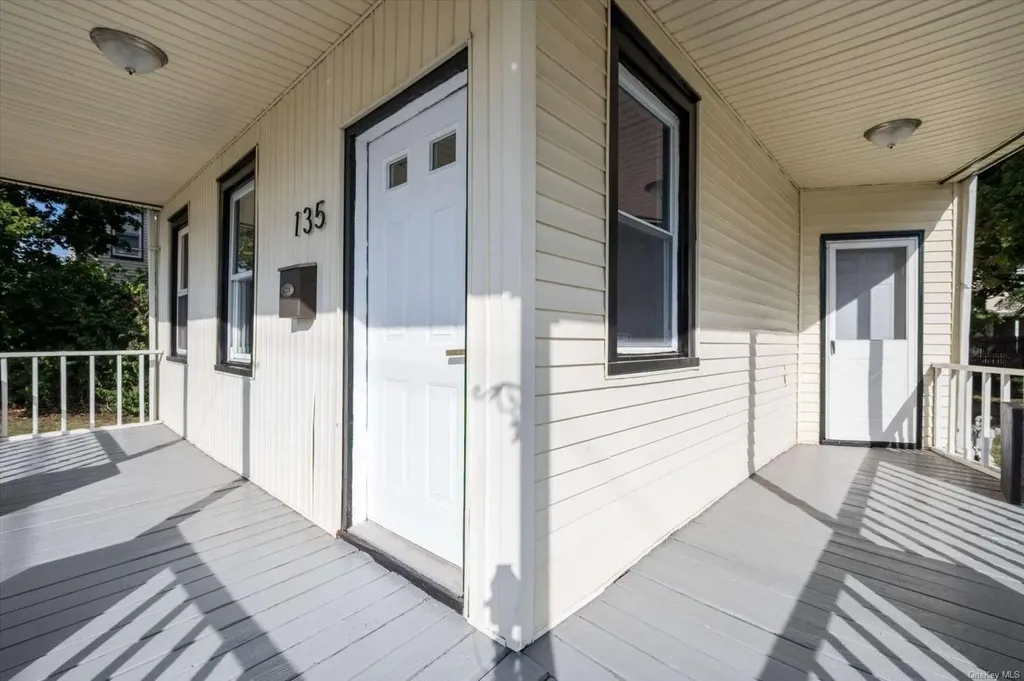 135 E Dean Street Freeport NY 11520