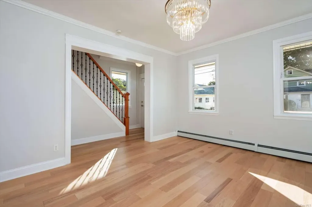 135 E Dean Street Freeport NY 11520