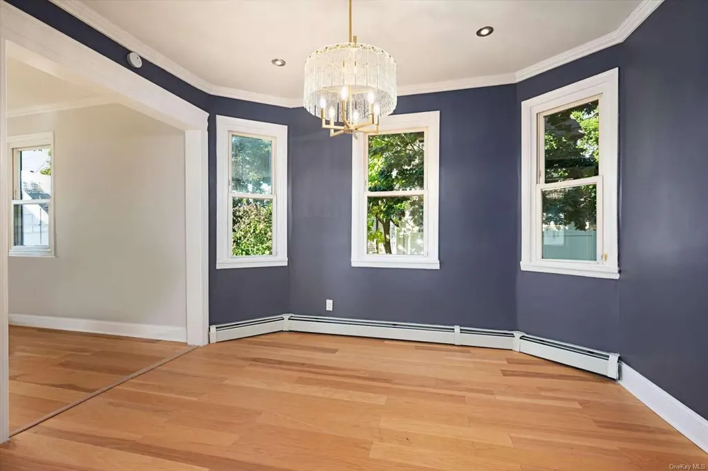135 E Dean Street Freeport NY 11520