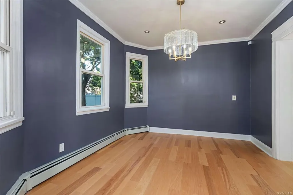 135 E Dean Street Freeport NY 11520