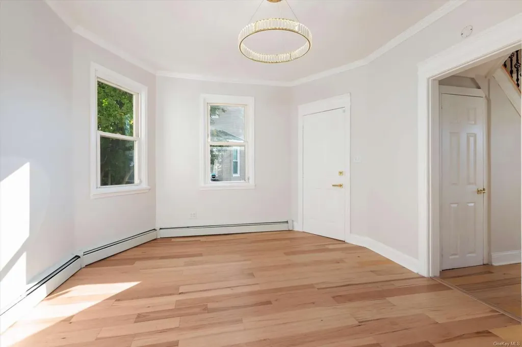 135 E Dean Street Freeport NY 11520