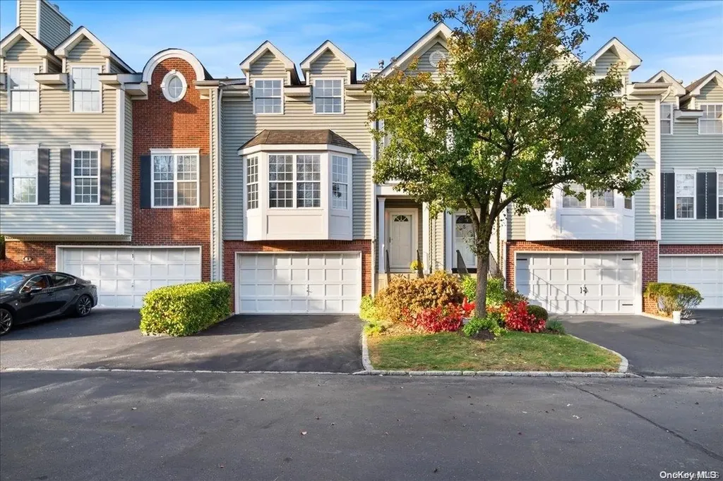 3 Paddington Circle Smithtown NY 11787