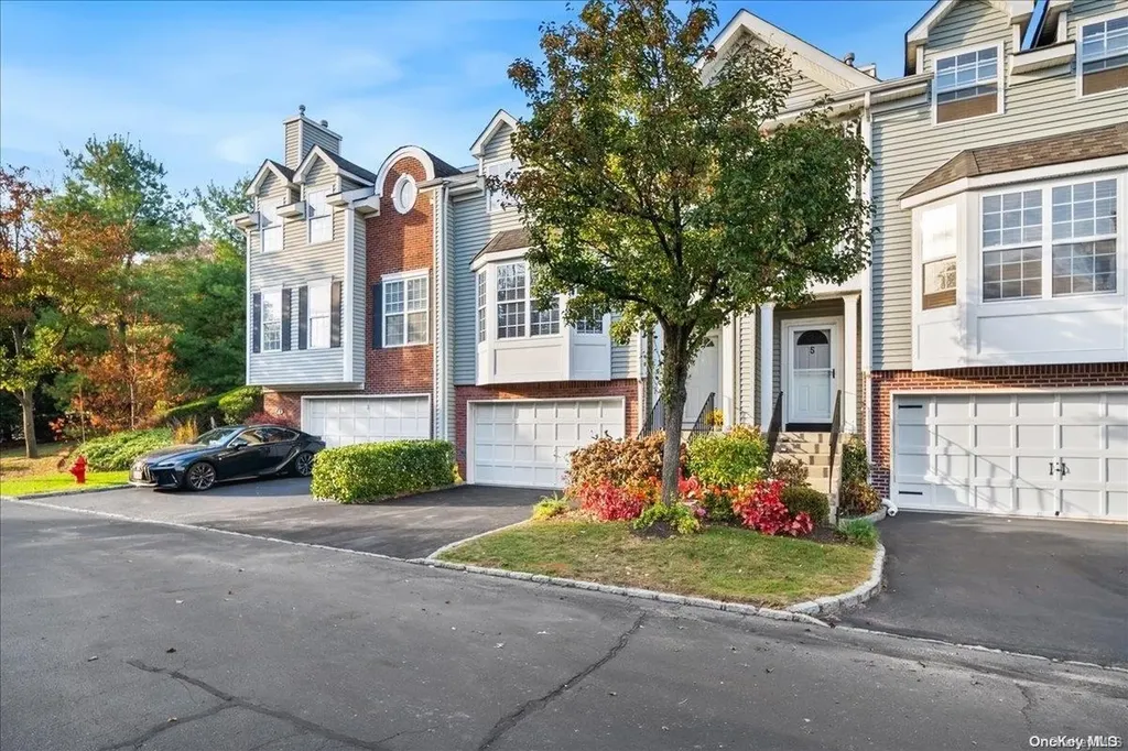 3 Paddington Circle Smithtown NY 11787