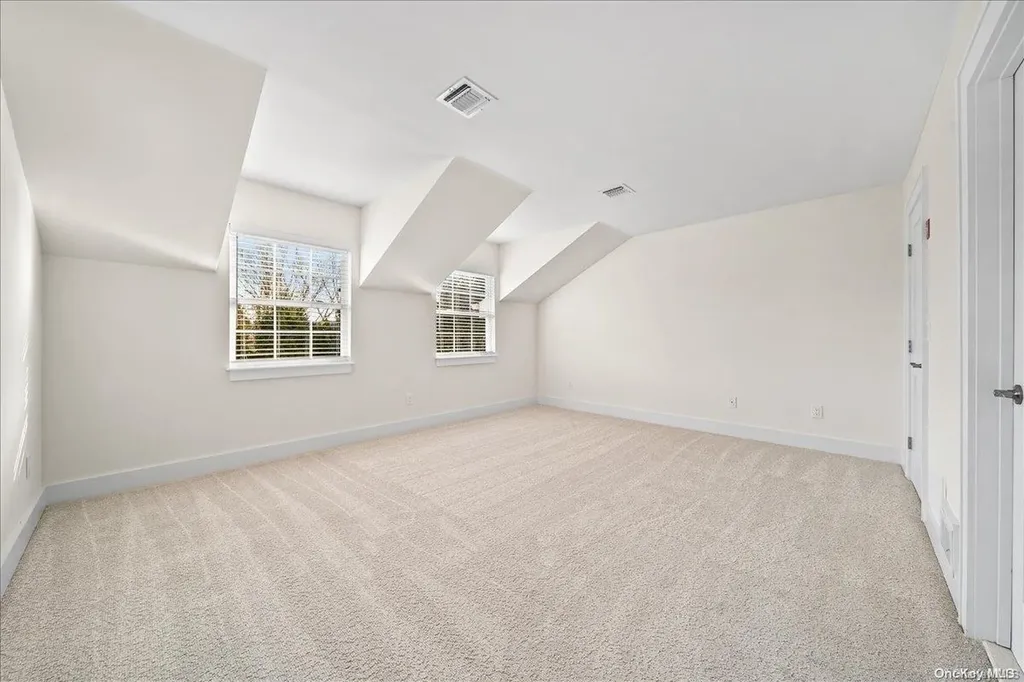3 Paddington Circle Smithtown NY 11787