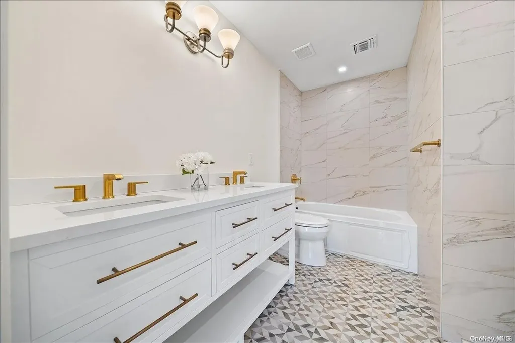 3 Paddington Circle Smithtown NY 11787
