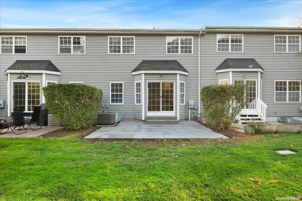 3 Paddington Circle Smithtown NY 11787