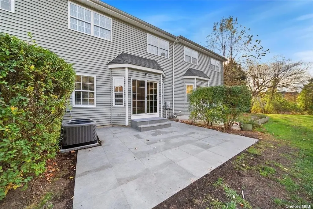3 Paddington Circle Smithtown NY 11787