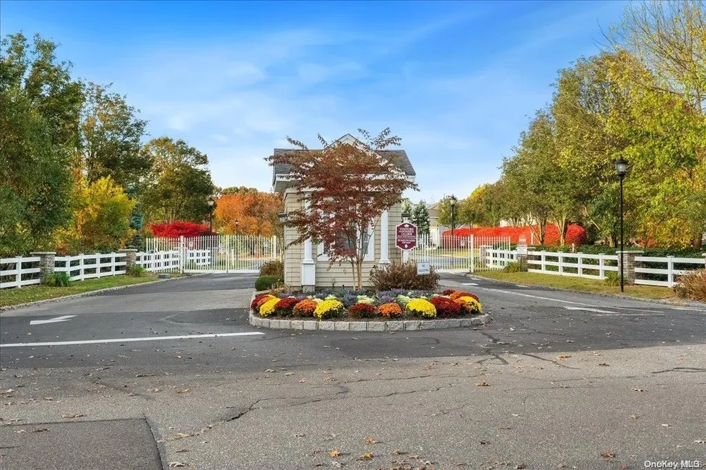 3 Paddington Circle Smithtown NY 11787
