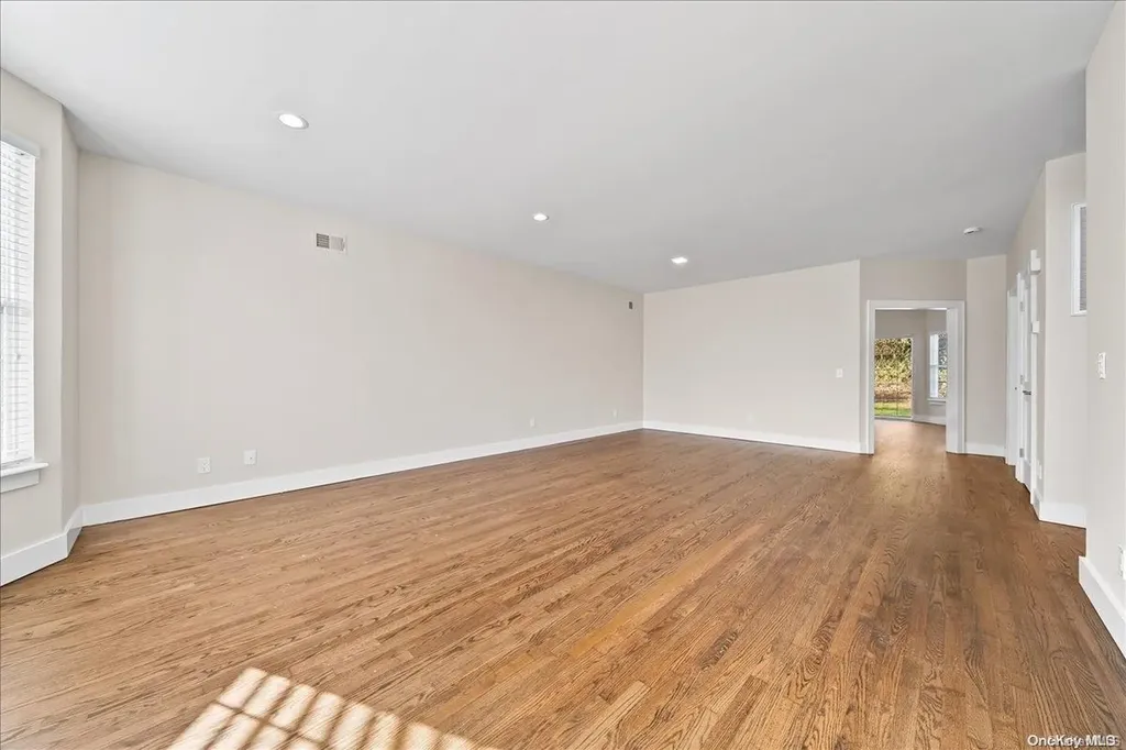 3 Paddington Circle Smithtown NY 11787