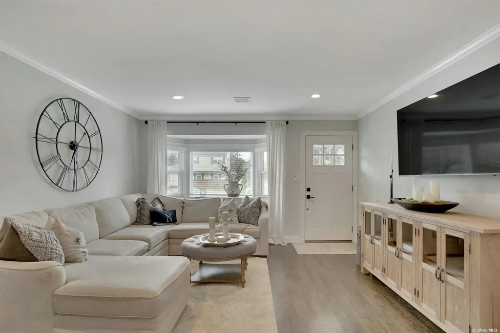 52 Terry Lane Commack NY 11725