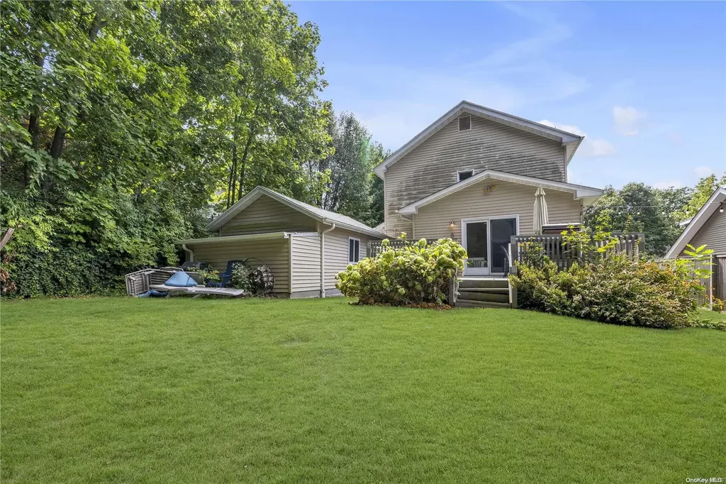 22 Overlook Drive Huntington NY 11743
