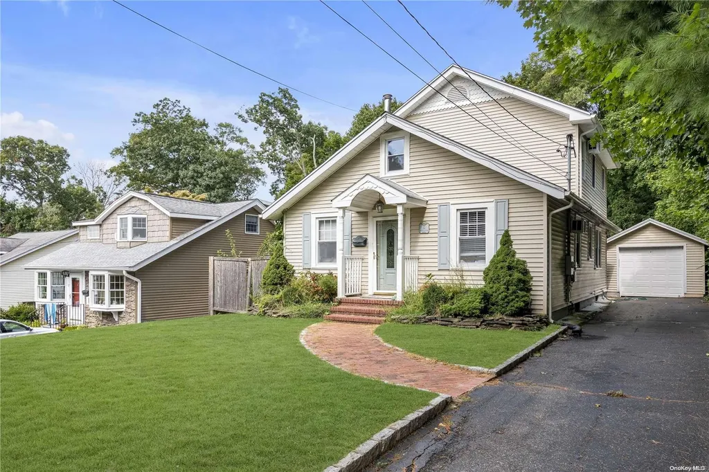 22 Overlook Drive Huntington NY 11743