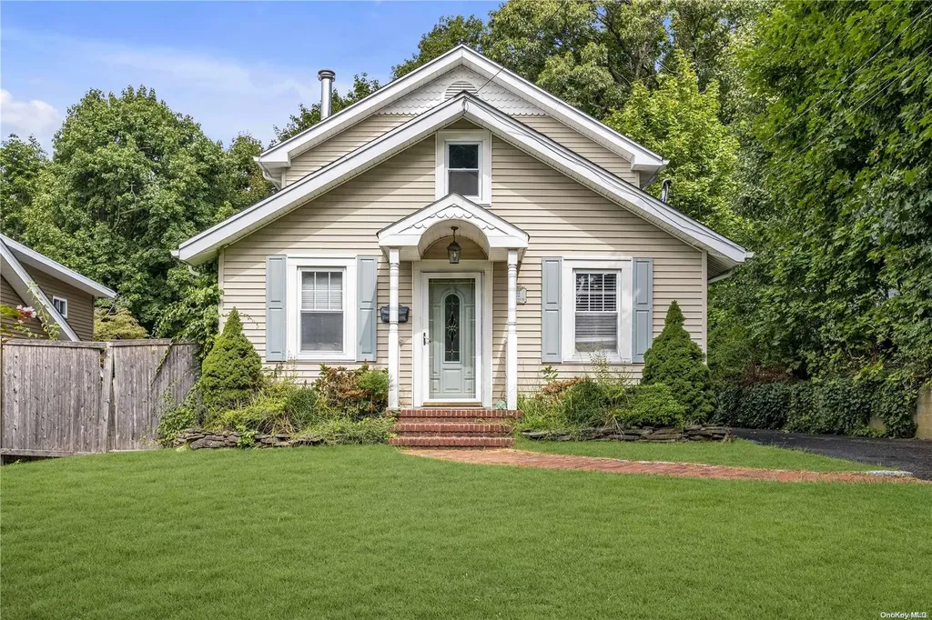 22 Overlook Drive Huntington NY 11743