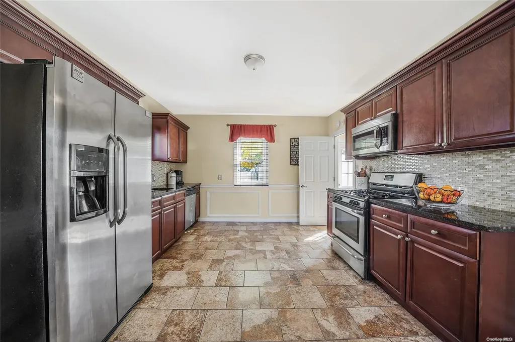 211 Porterfield Place Freeport NY 11520