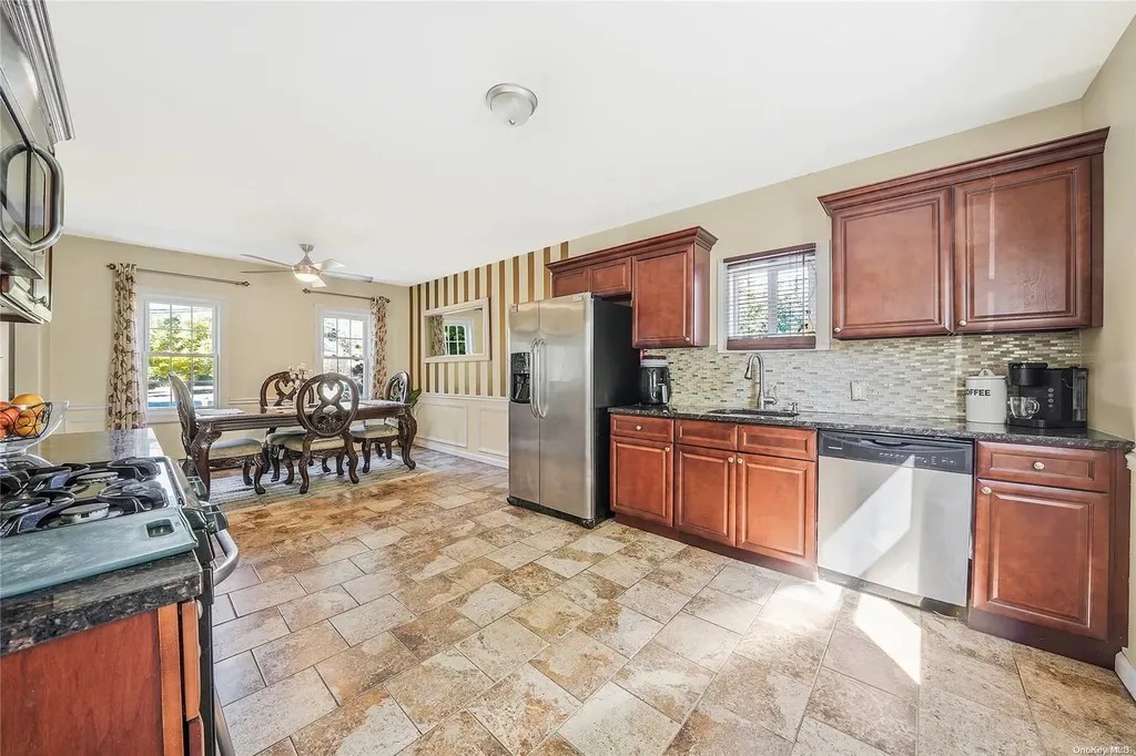 211 Porterfield Place Freeport NY 11520