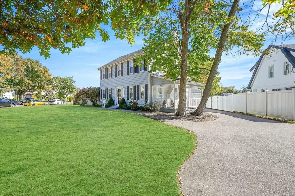 211 Porterfield Place Freeport NY 11520