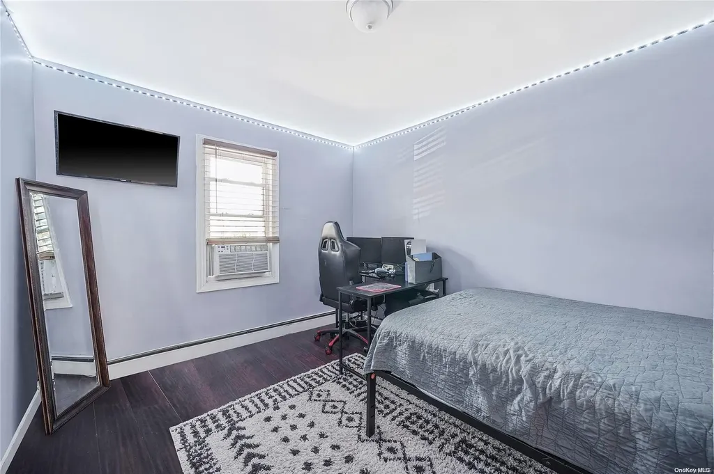 211 Porterfield Place Freeport NY 11520