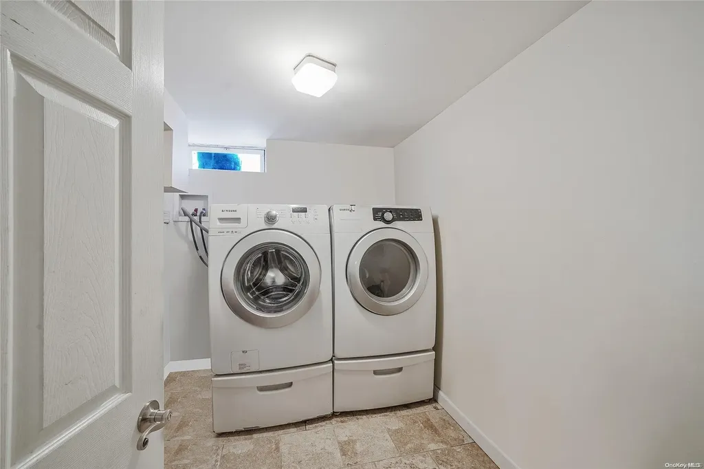 211 Porterfield Place Freeport NY 11520