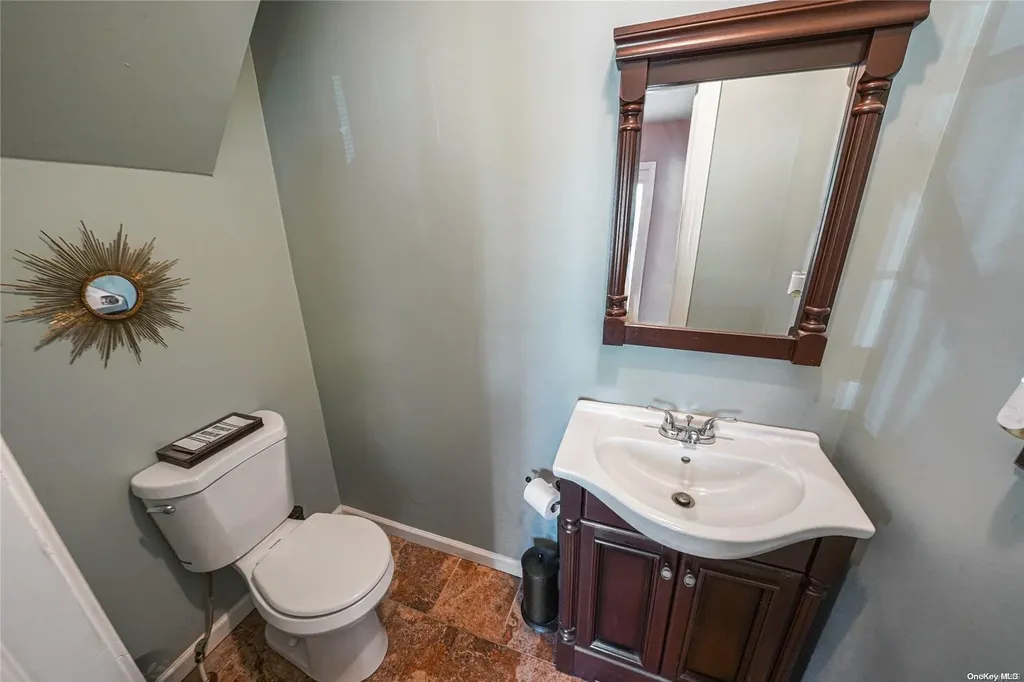 211 Porterfield Place Freeport NY 11520