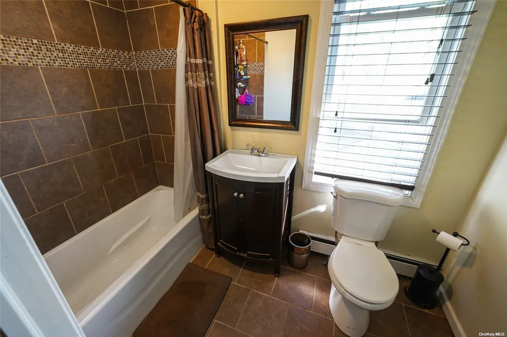 211 Porterfield Place Freeport NY 11520