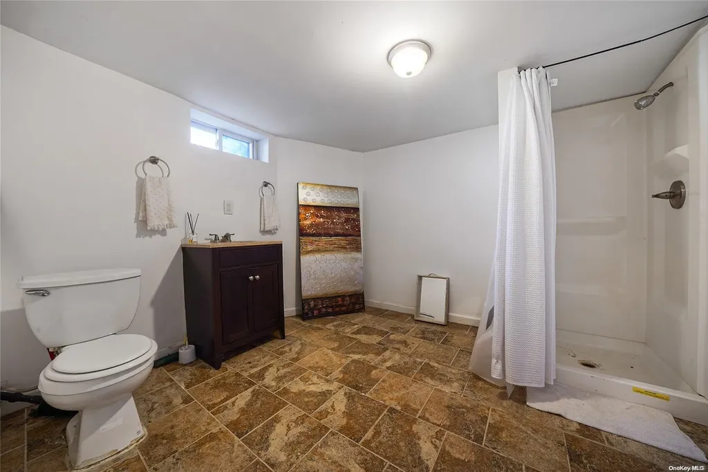 211 Porterfield Place Freeport NY 11520