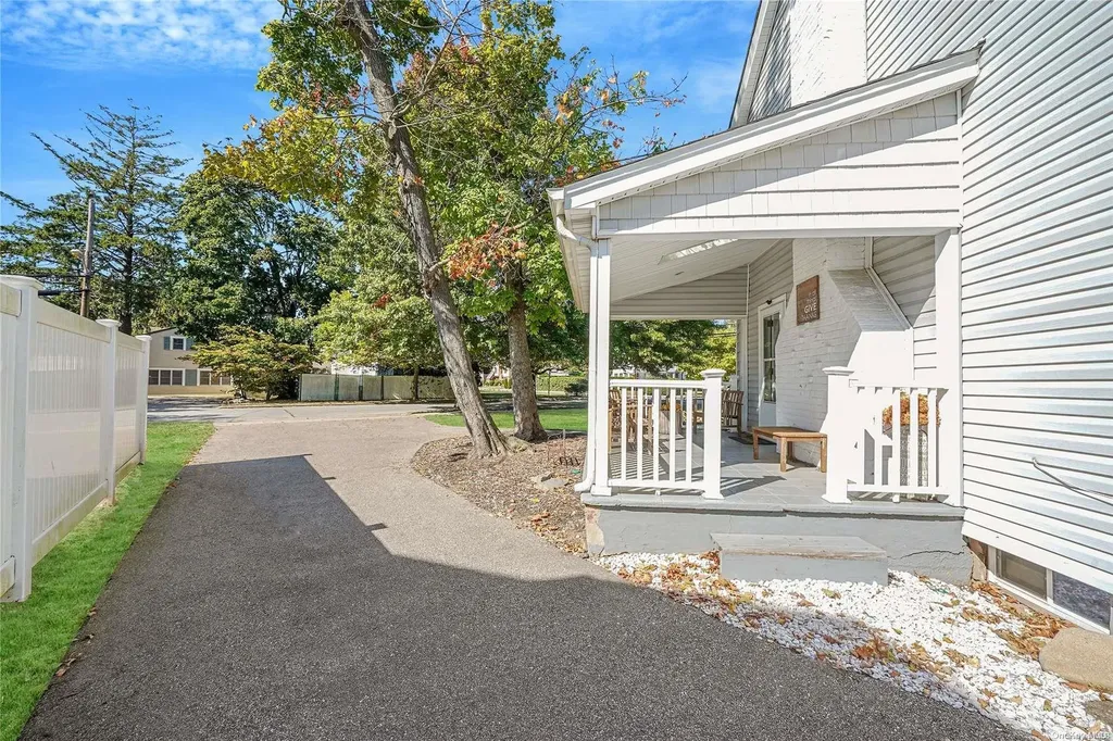 211 Porterfield Place Freeport NY 11520
