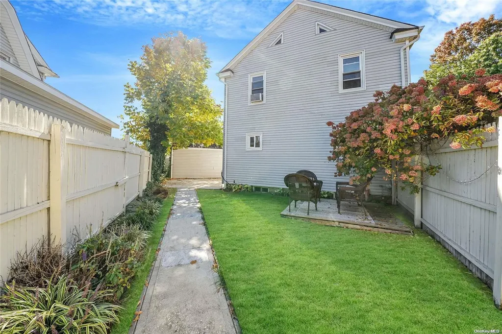211 Porterfield Place Freeport NY 11520