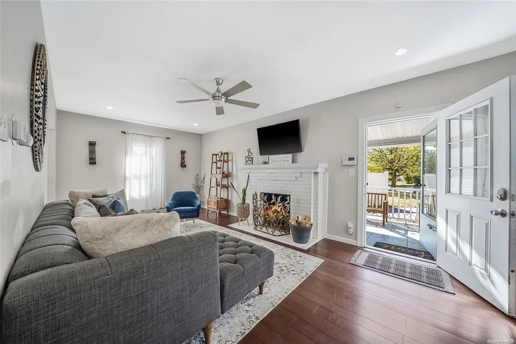 211 Porterfield Place Freeport NY 11520