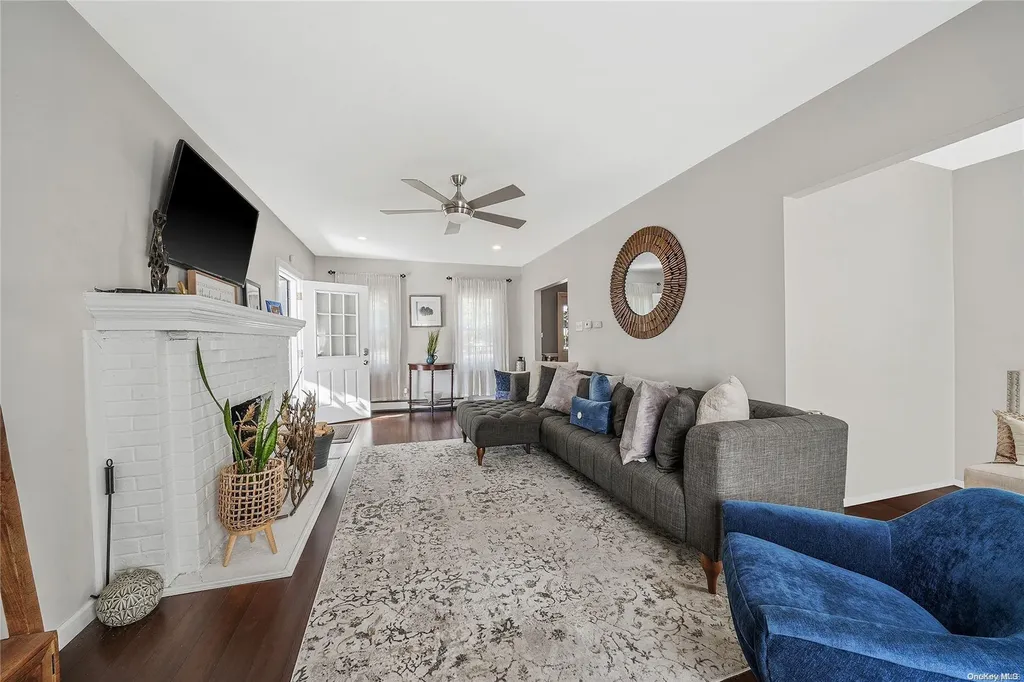 211 Porterfield Place Freeport NY 11520