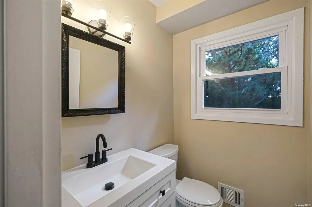 4 Norwalk Lane Smithtown NY 11787