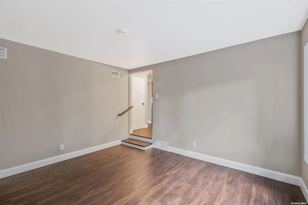 4 Norwalk Lane Smithtown NY 11787