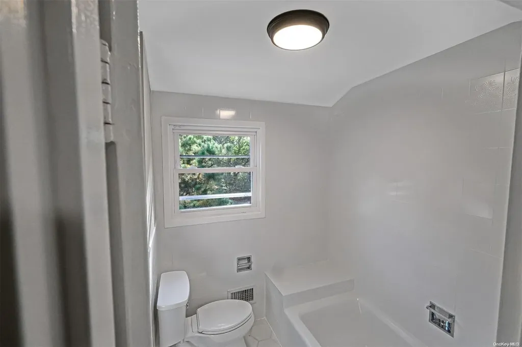 4 Norwalk Lane Smithtown NY 11787