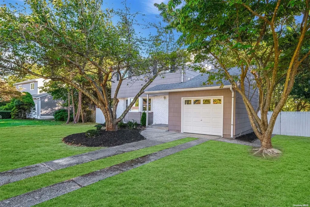 4 Norwalk Lane Smithtown NY 11787