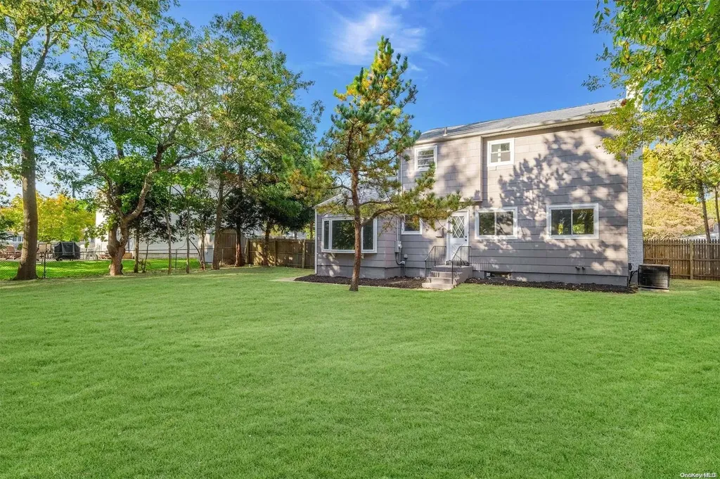 4 Norwalk Lane Smithtown NY 11787