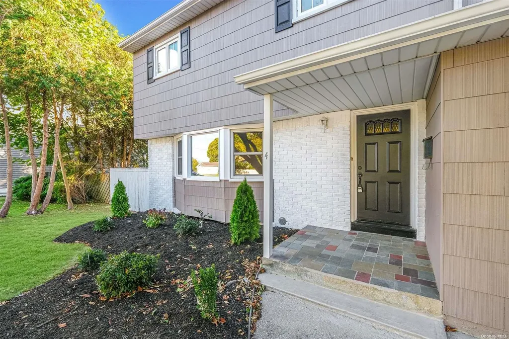 4 Norwalk Lane Smithtown NY 11787
