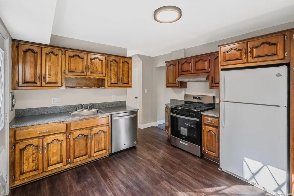 4 Norwalk Lane Smithtown NY 11787