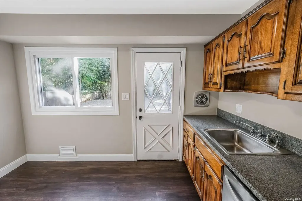 4 Norwalk Lane Smithtown NY 11787
